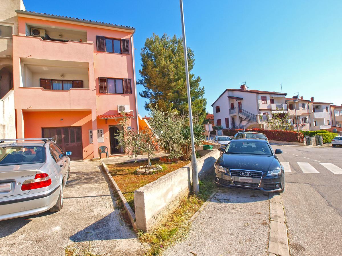 פולה Apartments Sandra 1335 מראה חיצוני תמונה