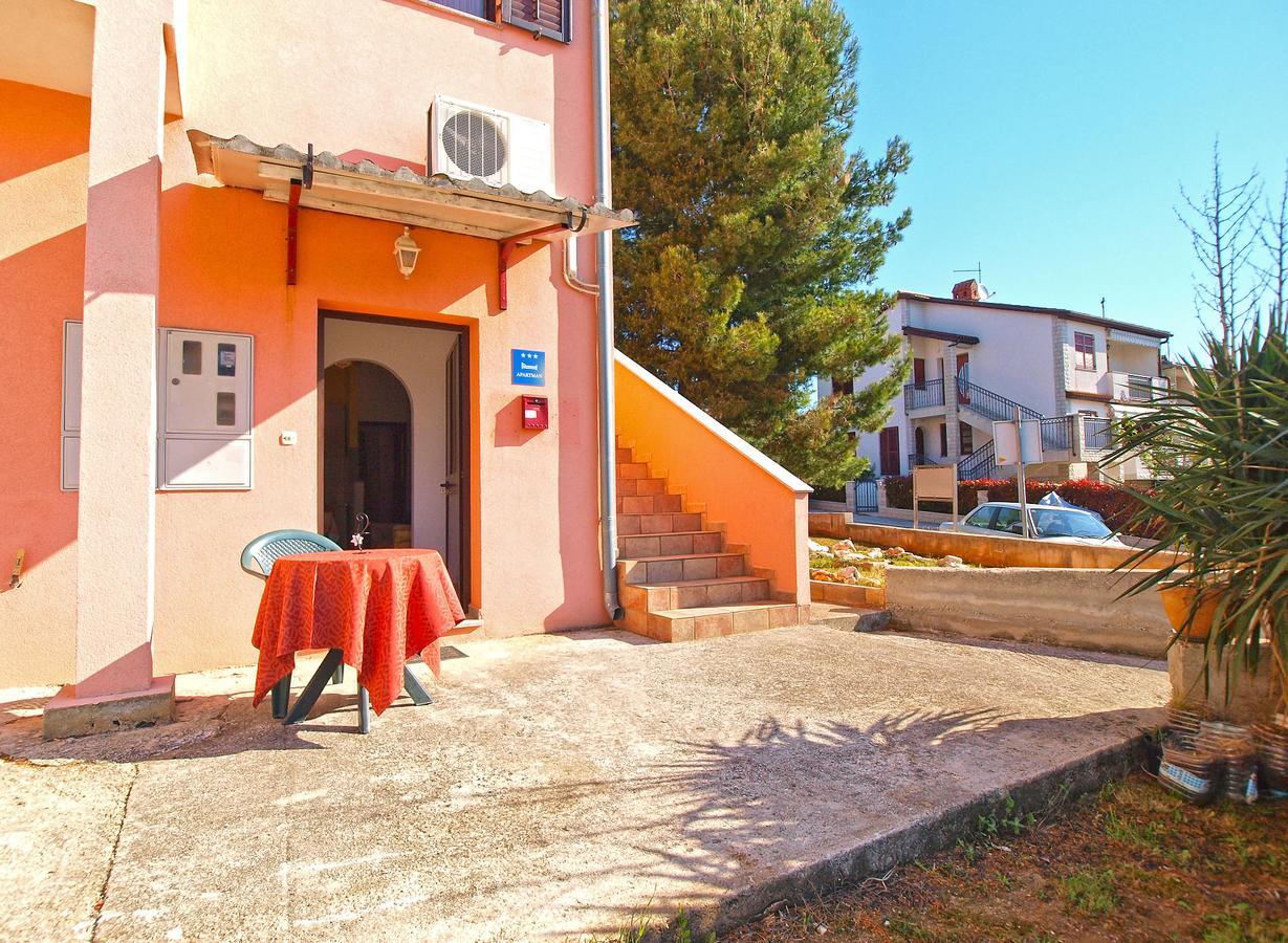 פולה Apartments Sandra 1335 מראה חיצוני תמונה