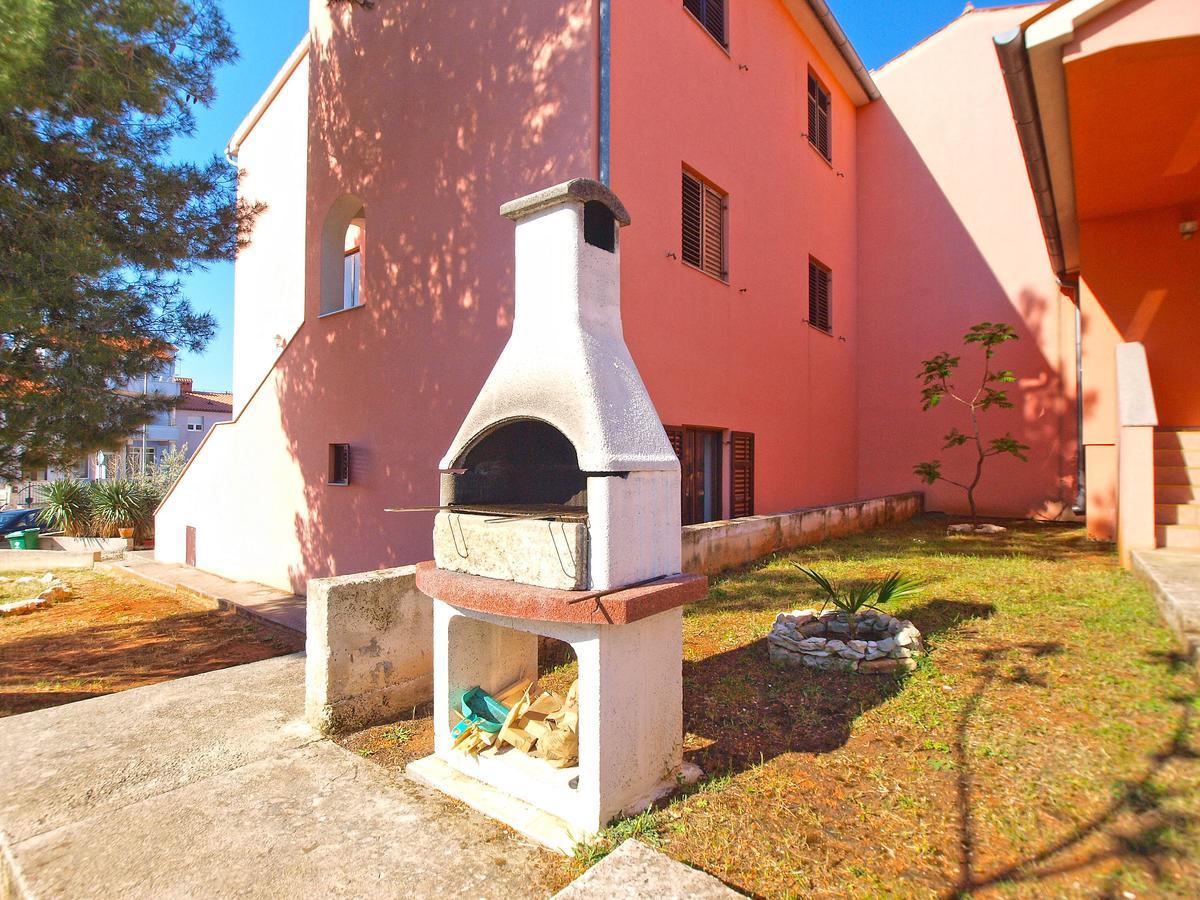 פולה Apartments Sandra 1335 מראה חיצוני תמונה